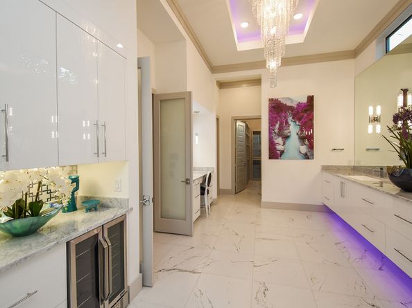 32 E Shady Lane, Houston TX 77063