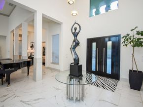 32 E Shady Lane, Houston TX 77063