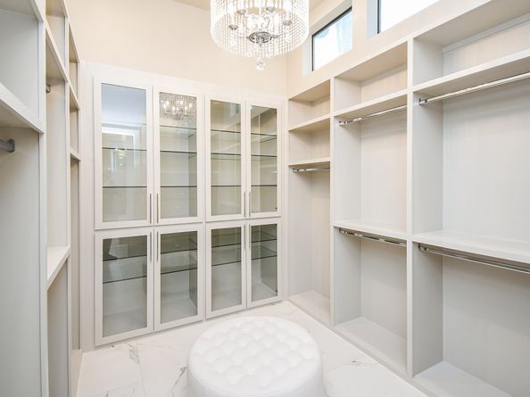 32 E Shady Lane, Houston TX 77063