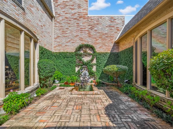 4866 Post Oak Timber Drive, Houston TX 77056