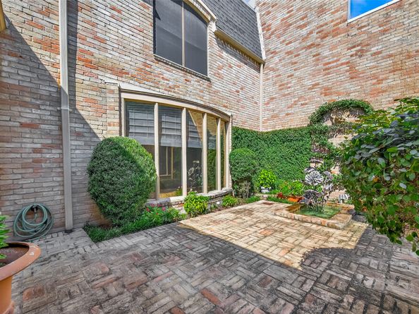 4866 Post Oak Timber Drive, Houston TX 77056