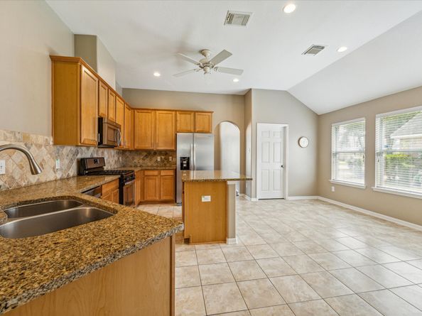 18703 Summercliff Lane, Tomball TX 77377
