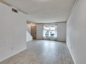 1701 Upland Drive 216, Houston TX 77043