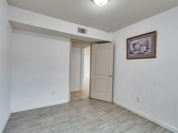 1701 Upland Drive 216, Houston TX 77043