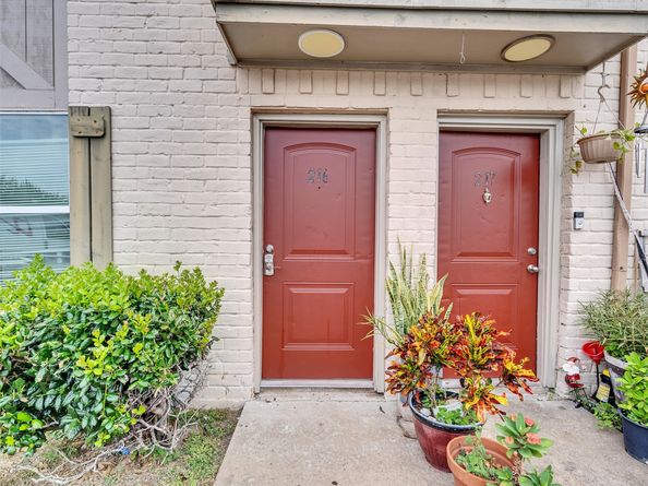 1701 Upland Drive 216, Houston TX 77043