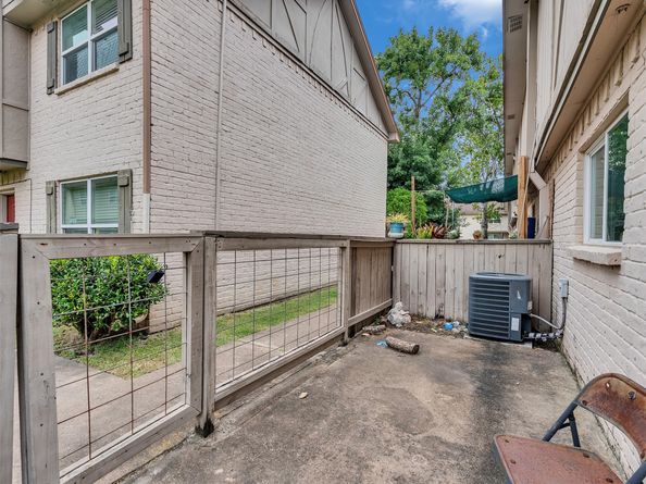 1701 Upland Drive 216, Houston TX 77043