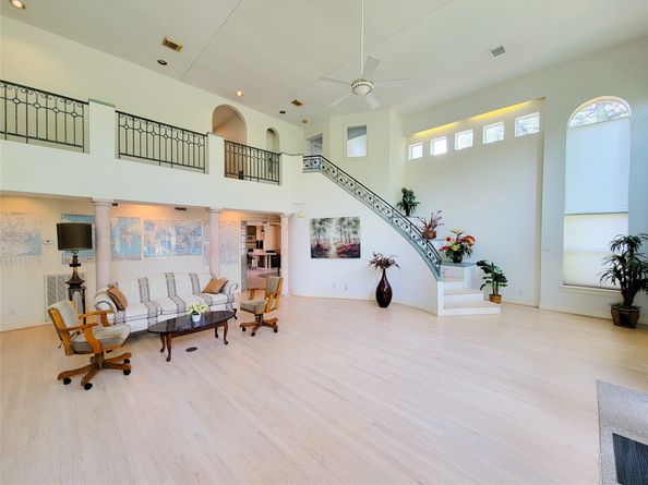 5437 Loch Lomond Drive, Houston TX 77096