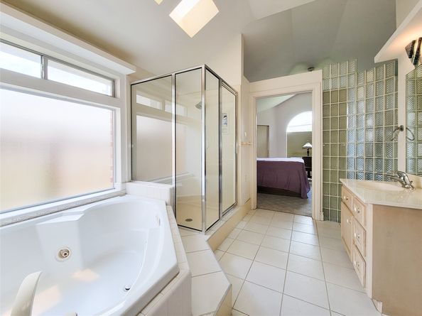 5437 Loch Lomond Drive, Houston TX 77096