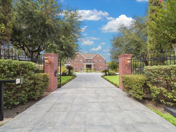 9206 Westview Drive, Houston TX 77055