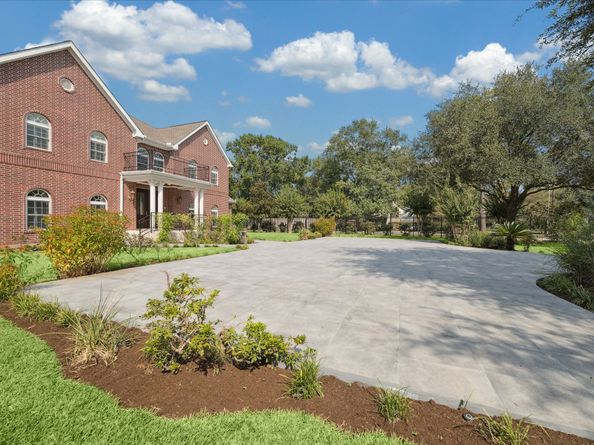 9206 Westview Drive, Houston TX 77055