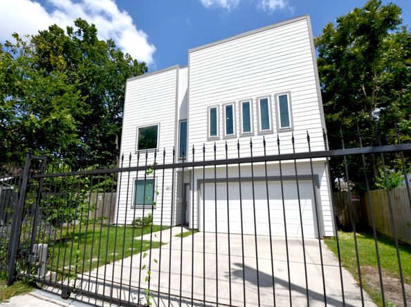 4017 S Shelby Circle, Houston TX 77051