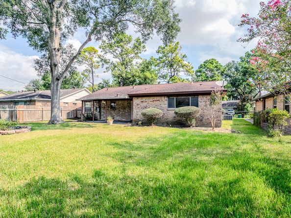 8003 Sharpcrest Street, Houston TX 77036