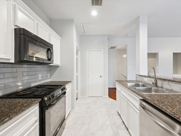 1138 W 25th Street F, Houston TX 77008