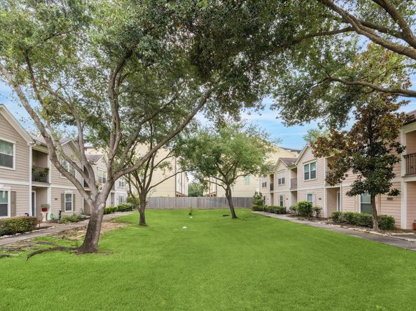 1138 W 25th Street F, Houston TX 77008