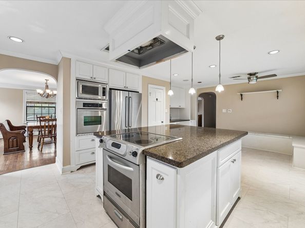 1330 Des Jardines Street, Houston TX 77023