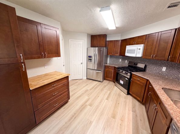 318 Floravista Drive, Houston TX 77598