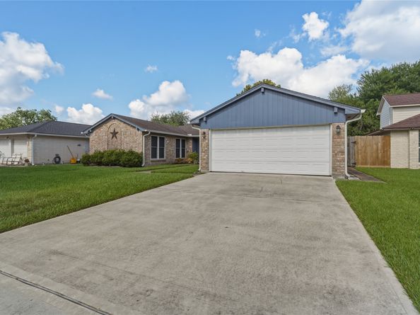17330 Herrnhut Drive, Webster TX 77598