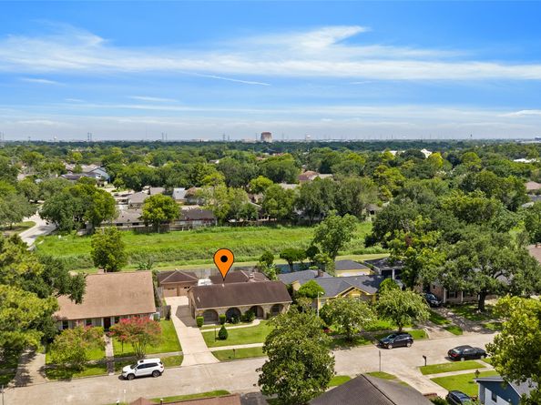 10507 Huntington Way Drive, Houston TX 77099