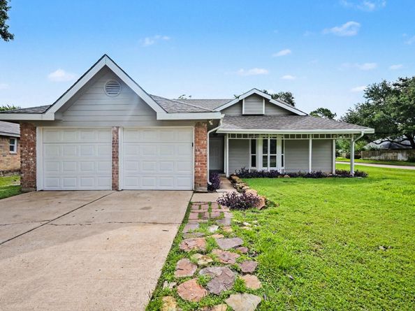 2710 Village Circle Drive, Katy TX 77493
