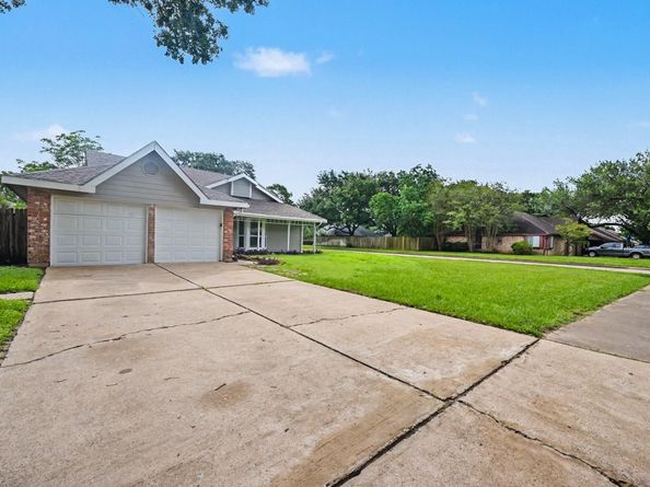 2710 Village Circle Drive, Katy TX 77493