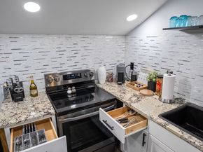 1015 Brooks Street, Houston TX 77009