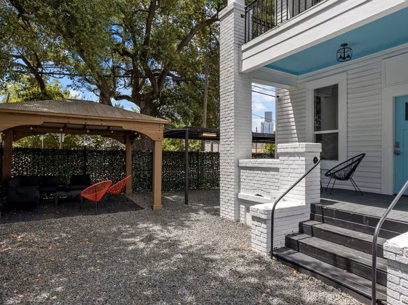 1015 Brooks Street, Houston TX 77009