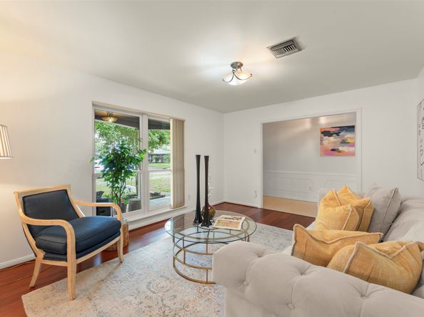 5623 Dumfries Drive, Houston TX 77096