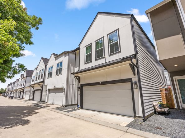 8422 Berry Green Lane, Houston TX 77022