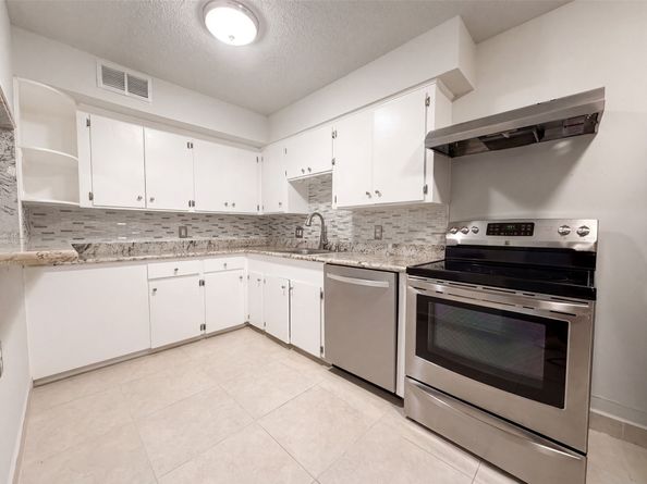 2503 Mccue Road 6, Houston TX 77056