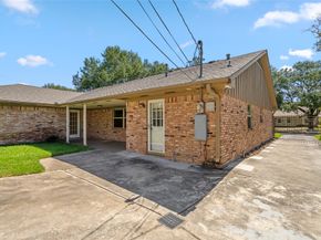 5834 Braesheather Drive, Houston TX 77096