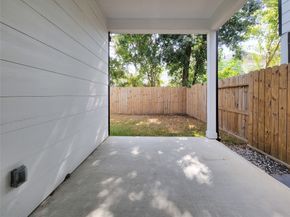 5019 Creekmont Drive, Houston TX 77091