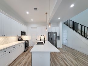 5019 Creekmont Drive, Houston TX 77091