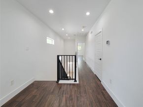 5019 Creekmont Drive, Houston TX 77091