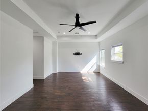 5019 Creekmont Drive, Houston TX 77091