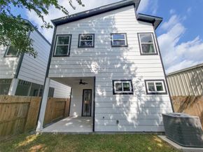 5019 Creekmont Drive, Houston TX 77091