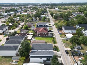 5019 Creekmont Drive, Houston TX 77091