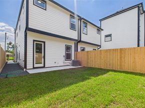 1103 Amundsen, Houston TX 77009