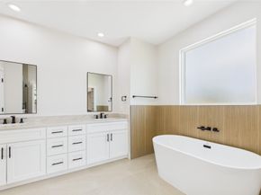 1103 Amundsen, Houston TX 77009