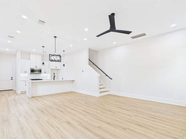 1103 Amundsen, Houston TX 77009