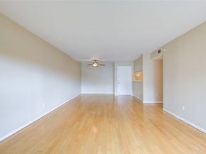 3055 Walnut Bend Lane 21, Houston TX 77042