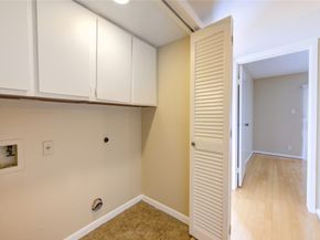 3055 Walnut Bend Lane 21, Houston TX 77042