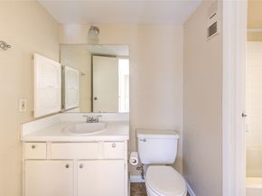 3055 Walnut Bend Lane 21, Houston TX 77042