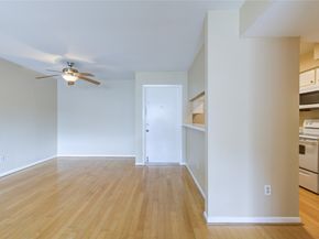 3055 Walnut Bend Lane 21, Houston TX 77042