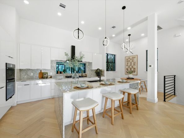 809 Memorial Heights Drive, Houston TX 77007