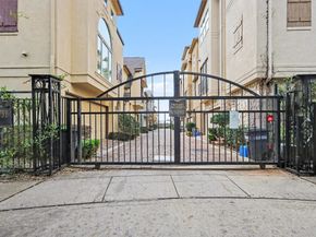 2715 Sherwin Street, Houston TX 77007