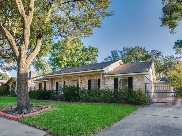 9223 Sandstone Street, Houston TX 77036