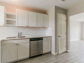 5009 Bataan Road, Houston TX 77033