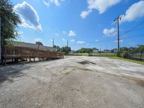 802 E 32nd Street, Houston TX 77022