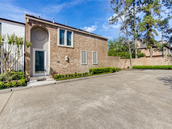 5 River Hollow Lane, Houston TX 77027