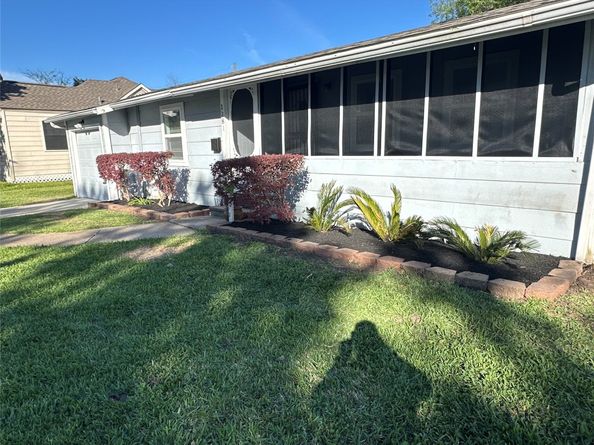 2281 Des Jardines Street, Houston TX 77023